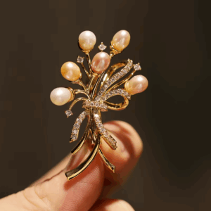 Брошь жемчужная бутоньерка Lustrous Bloom