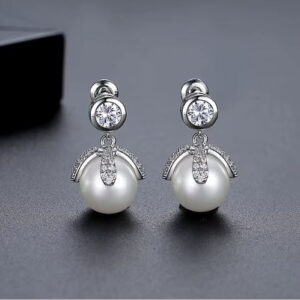 Серьги Snowdrop с белым Shell Pearl