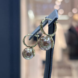 Классические серьги Graceful Elegance с жемчугом Champagne Gold Shell Pearl и английской застежкой золото Vermeil