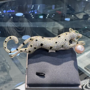 Брошь Green Eye Leopard с натуральным розовым жемчугом