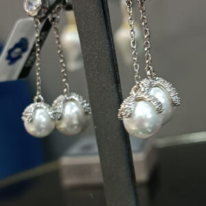 Длинные серьги Snowdrop с белым Shell Pearl