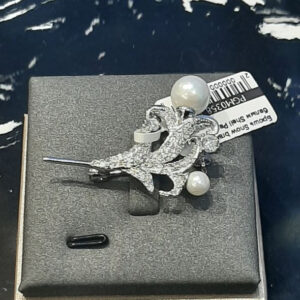 Брошь Snow branch с белым Shell Pearl